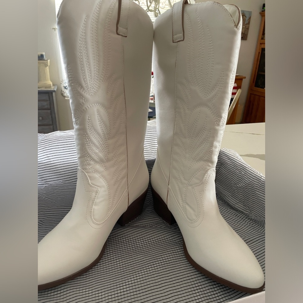 Faux leather western boots size 7